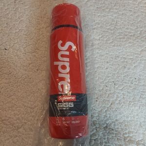 NWT Supreme X Sigg Vaccum Insulated 0.75L Bottle